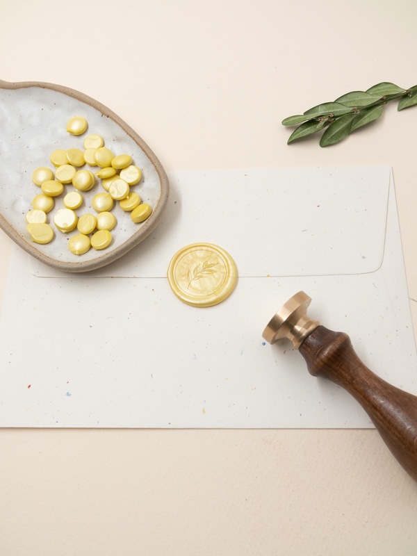 Κερί Βουλοκέρι σε χάντρες Pearl Yellow (32 κομματάκια) Βουλοκέρι σε χάντρες σφραγιδα